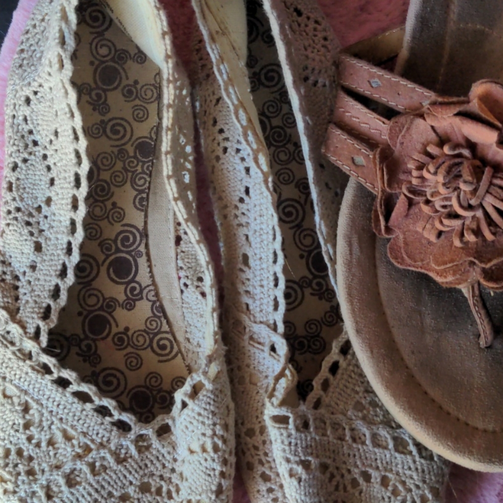 Sandals - Picture 2 of 3